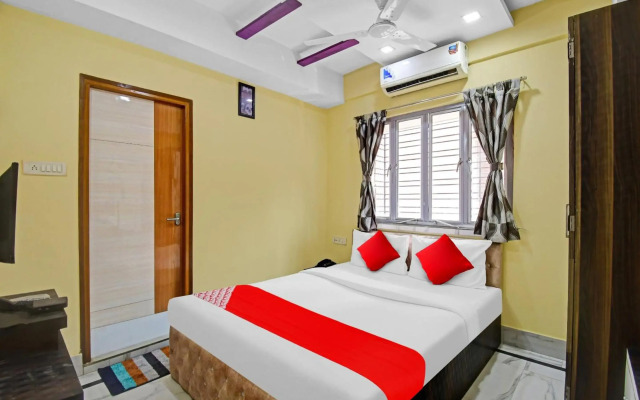 OYO Flagship 80558 Nirwana Gust House Newtown