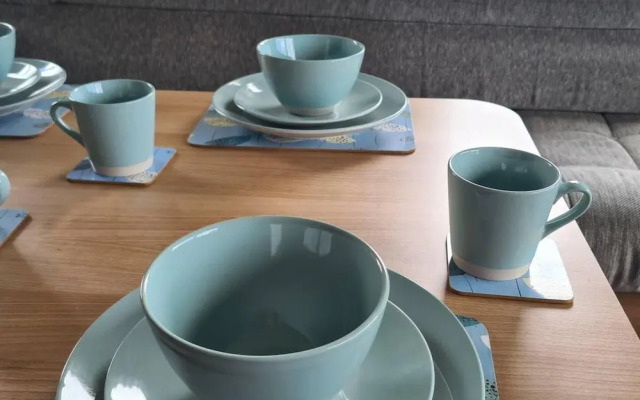 2 Bed Lodge - Sleeps 5 - Parking - Pets - Wifi