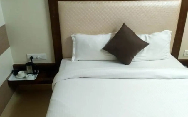 Hotel Maval Grand
