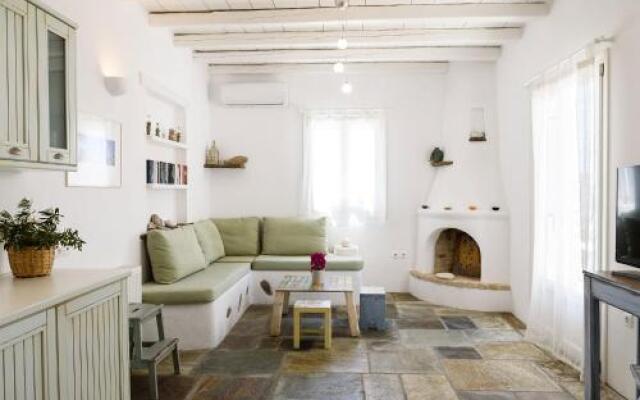 Cycladic beauty and tranquillity in Kostos, Paros