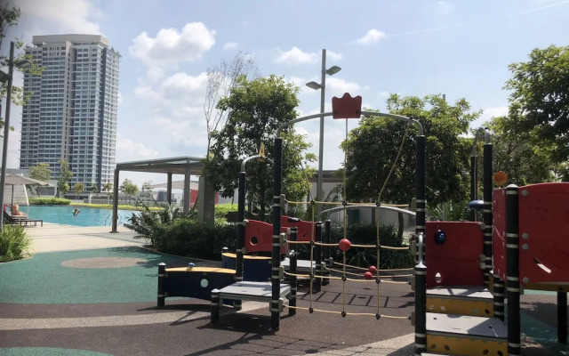 Teega Waterfront - Hello Kitty