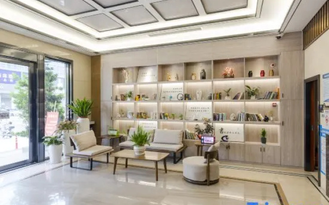 Urba Jinxiang Hotel (Baoti Subway Women and Children Store)