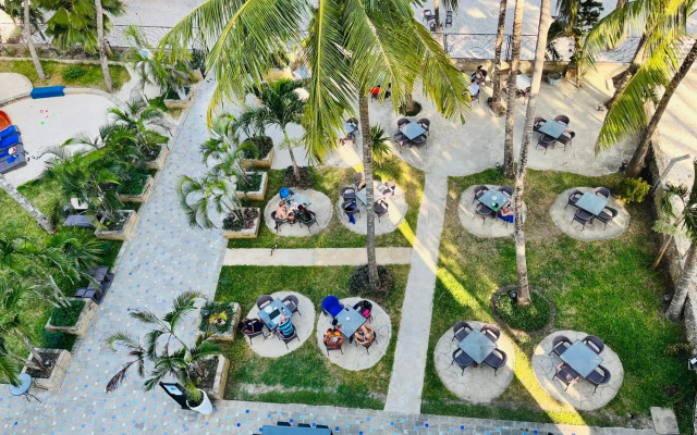 Cowrie Shell Beach Apartments