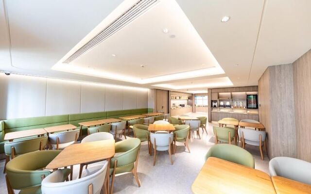 Ji Hotel(Shanghai Dning International Branch)
