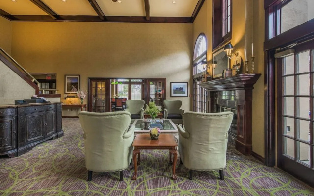 Cloverleaf Suites Columbus