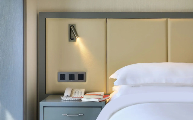 Wing Hotel Guilin - Central Square