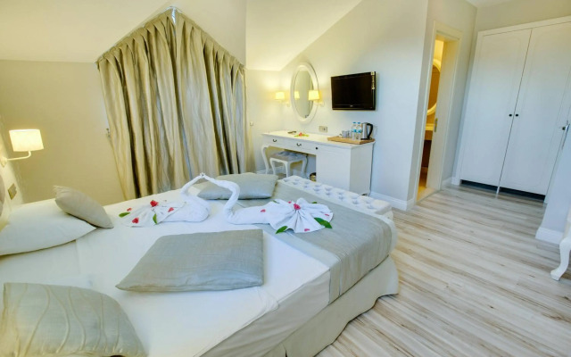 The PINEHILL Hotel & Suites