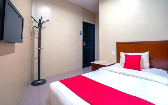 OYO 44078 The Island Hotel