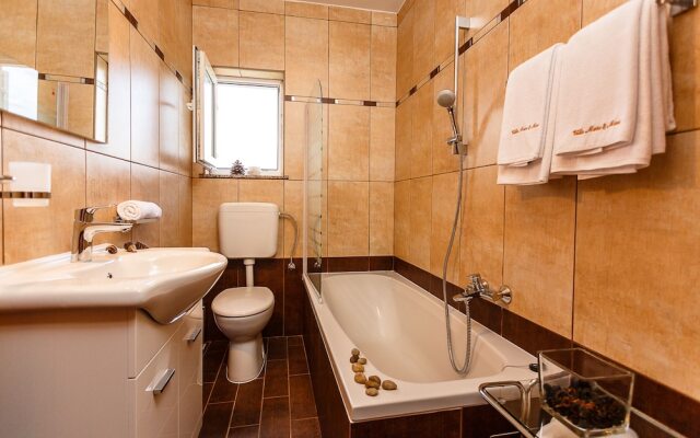 Mare & Mons Deluxe Apartments