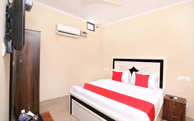 OYO 16875 Hotel Skyz
