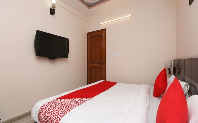 OYO 14390 Hotel Samrat