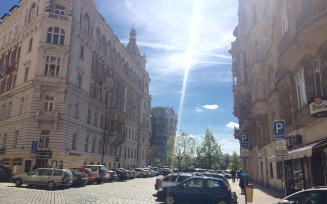 Historic centre-spacious apartment