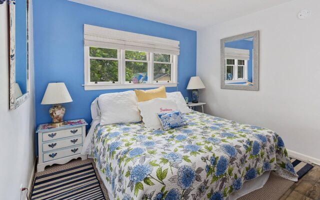 1221 Beachview by Hodnett Cooper