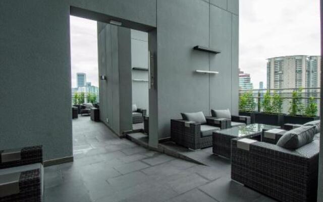 OYO 471 Home 1BR Expressionz Suites KLCC View from Infinity Pool