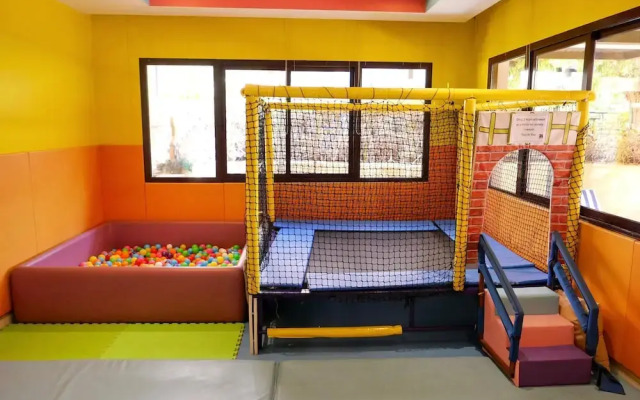 Oceanfront 2BR Apartment With Sea Views