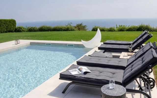 Luxury 4-bedroom Villa in Black Sea Rama Resort