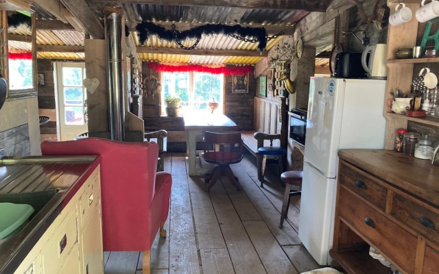 2 Guests - Pet Friendly - Traditional Gypsy Vardo