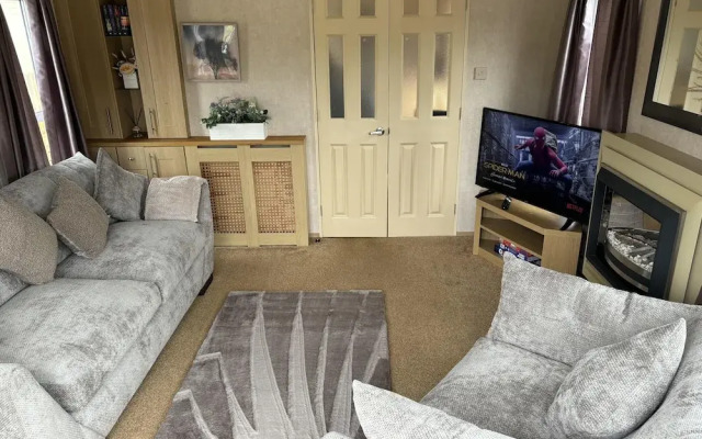 Tranquil Lodge Retreat in Preston Countryside