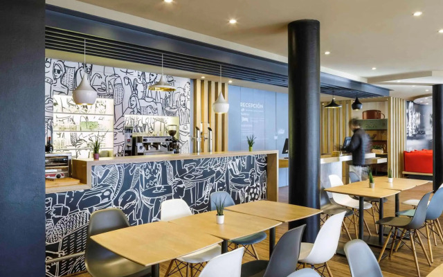 ibis Granada