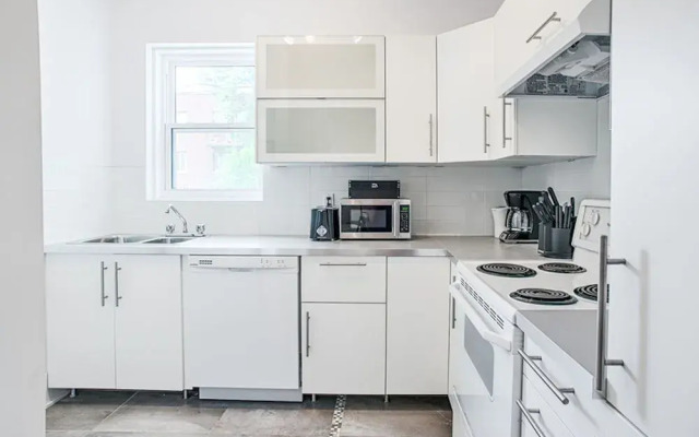 Serene 3br In Cote Des Neiges By Sonder