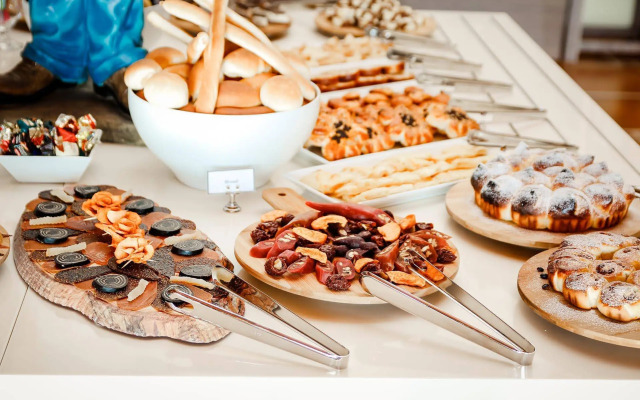 Pratap's Signature Hotel-Resort&Spa