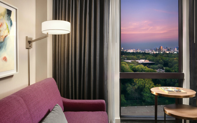 Crowne Plaza Dallas Market Ctr - Love Field by IHG
