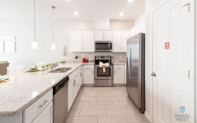 Spacious 4B Family-friendly Townhome Near Disney!