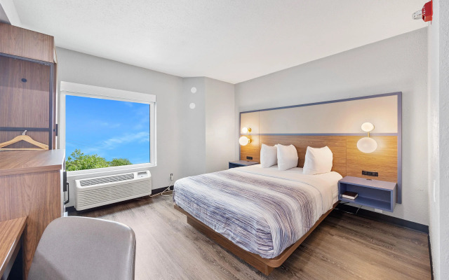 Howard Johnson by Wyndham Urbana