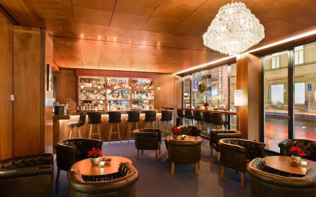 Glärnischhof by Trinity