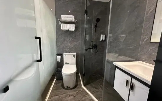 Jihua Hotel (Chinese University of Hong Kong Shenzhen Hospital)