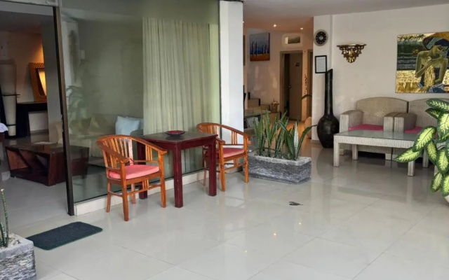 Marinos Place