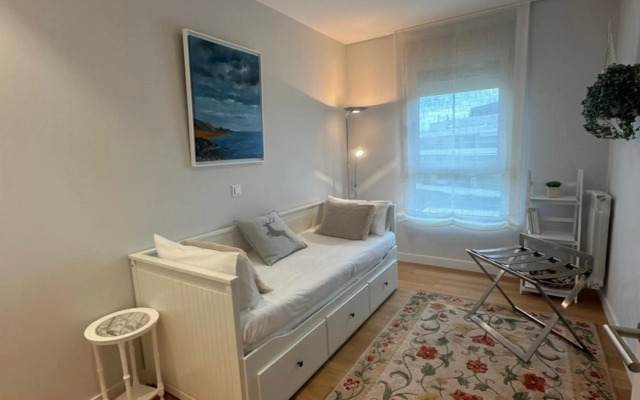 A estrenar amplio con piscina y parking