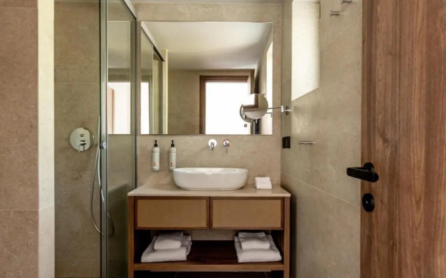 Elios Hill - Sun Kissed Happiness Hotel