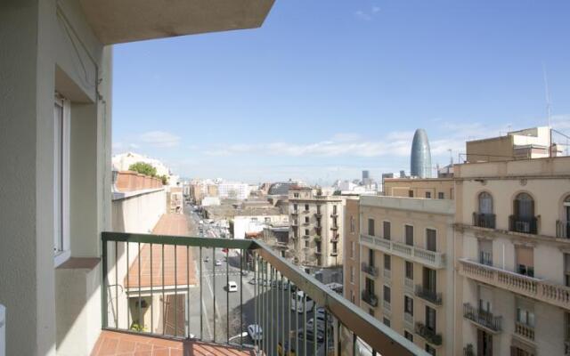 Sant Jordi Pisos - Consell de Cent