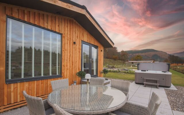 Fionn Lodge, Sleep 6, hot tub & Sauna,pet Friendly