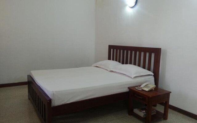 Hotel 12