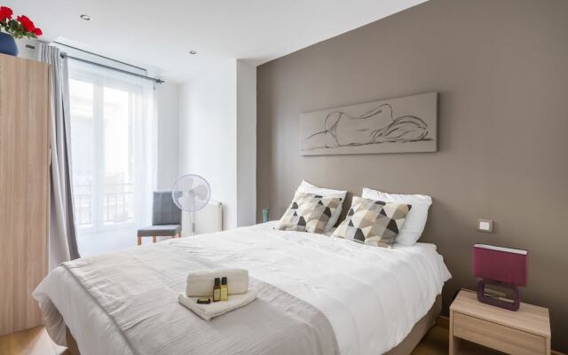 Cozy 3BR Apartment in Capucins, Bordeaux