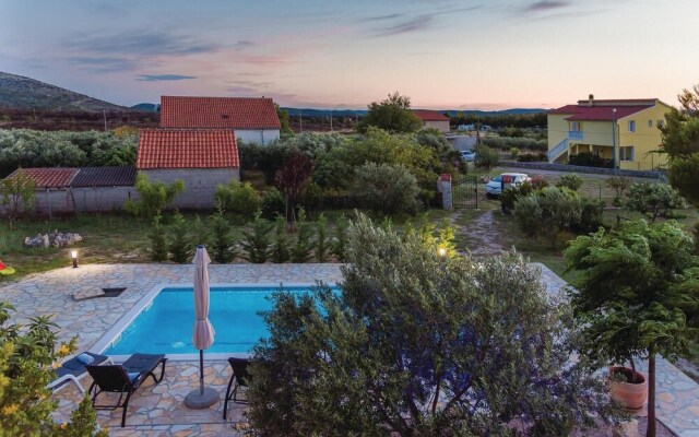 Amazing Home in Lozovac With Wifi and 3 Bedrooms