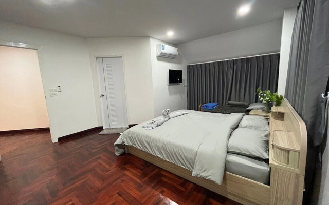 Chang Phueak Chao Samran Beach