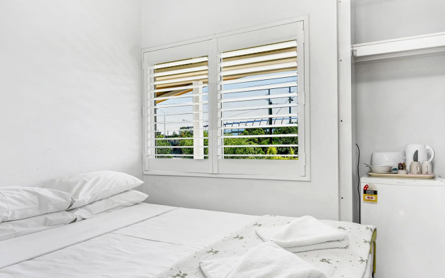 Cairns Reef Apartments & Motel – Guest Rooms – Cairns