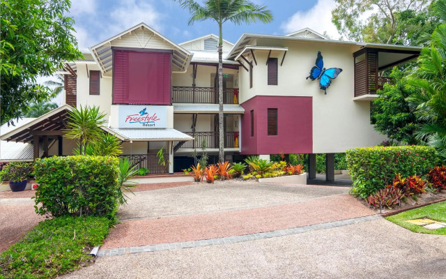 Seascape Holidays at 30 Tropic Style