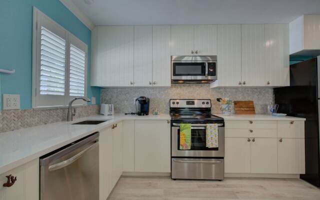 Lulu's Key House Leatherback 2/2 Downstairs