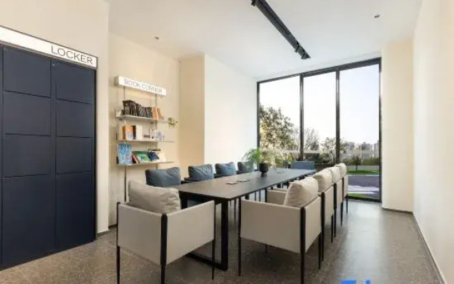 Wuxi Meili Ancient Town Jinglong Plaza Light Residence Hotel