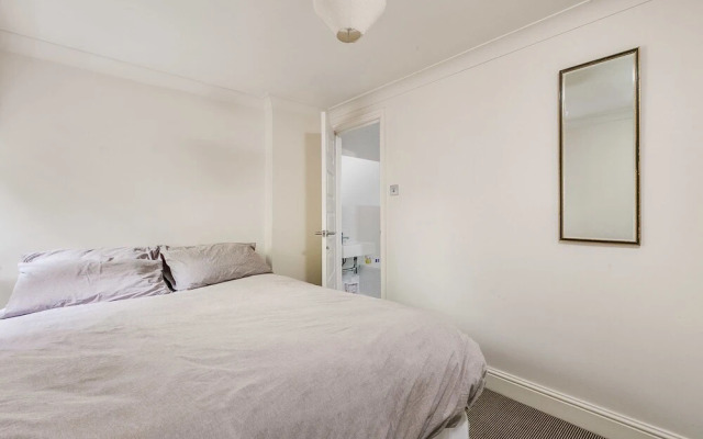 Cozy Chelsea Flat For 4 W Back Garden