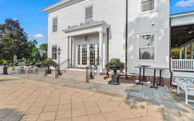 Pasfield House Inn