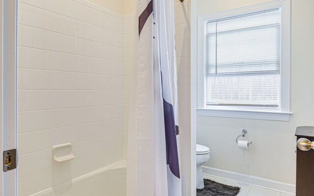 Lakefront Fredericksburg Home w/ Deck + Fire Pits!