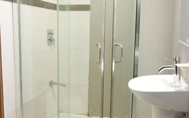 Quiet Pools Inn and Residence