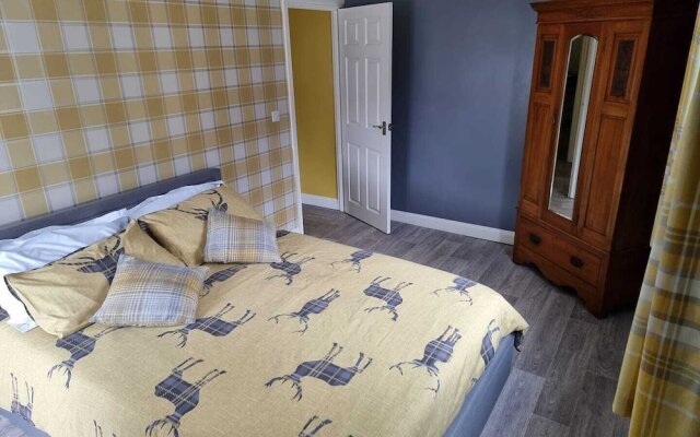 Dog Friendly 2-bed Apartment in Newcastle Emlyn