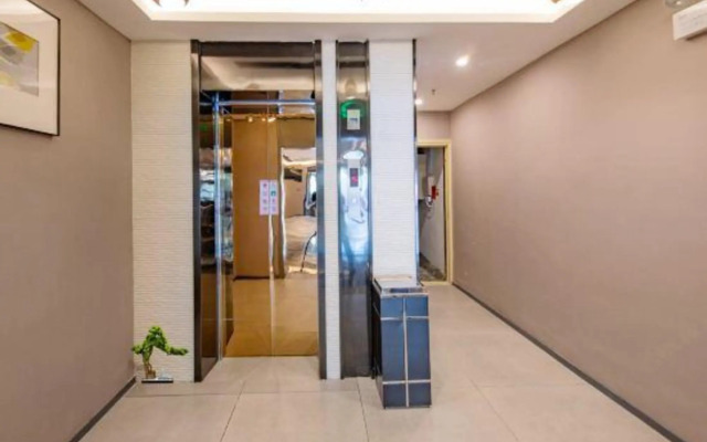 Homeinn Selected Hotel (Karamay Youyi Road)