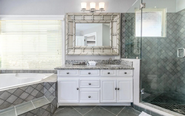 Luxury Ocean-view Flamingo Home Sleeps 10 - Walk to Beach